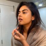 Siddhi Idnani Instagram - Vain in the Vanity 🚃
