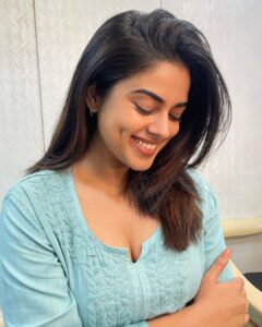 Siddhi Idnani Instagram - Vain in the Vanity 🚃