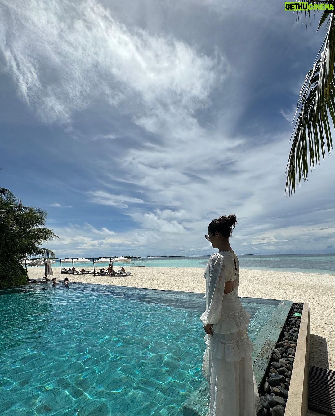 Sidhika Sharma Instagram - Happy new year 🫶welcome 2024 🦋🌸🌼🥰🤩 Ayada Maldives
