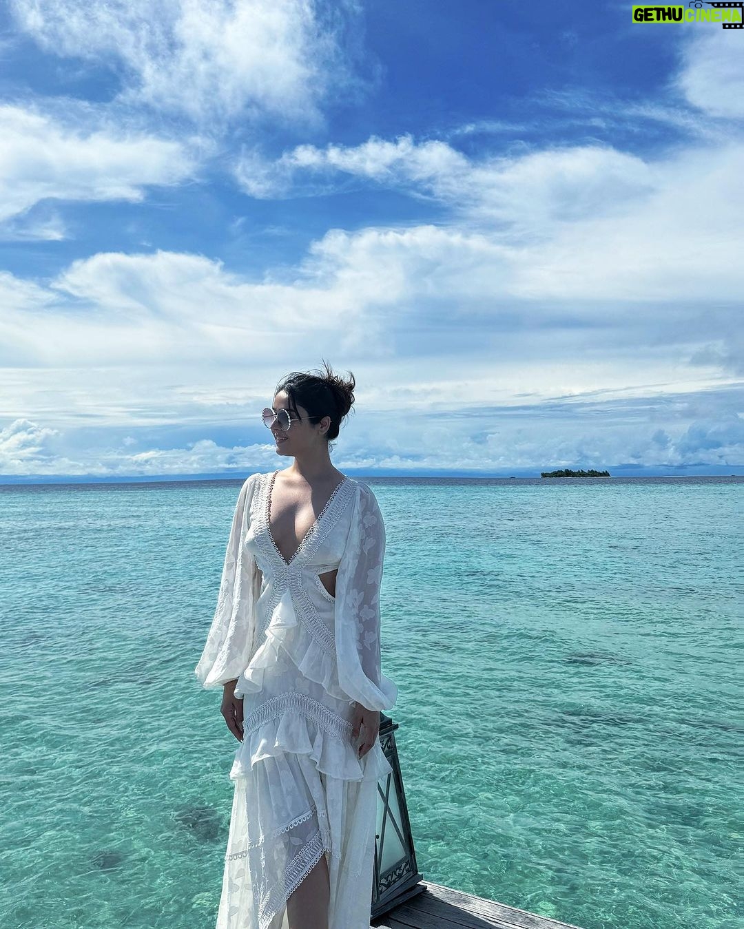 Sidhika Sharma Instagram - Happy new year 🫶welcome 2024 🦋🌸🌼🥰🤩 Ayada Maldives