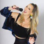 Sill Esteves Instagram - Você gosta de show de stand up comedy? Ja foi em algum show meu? E de outro humorista? Quem? Escreve aqui pra mim👇 Se liga na agenda de show! ❤️ 17/07 - 21h - Bixiga Comedy Club. 20/07 - 21h - Beverly Convida 21/07 - 20H30 - Fora de Sill 20/08 - 20h - O Riso do Ipiranga Mais detalhes nos stories, vem conferir! Ensaio Fotográfico by @leandro_caleguer @turnitbrasil #humor #standup #comedia #sillesteves
