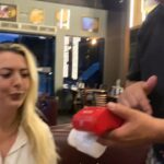 Sill Esteves Instagram - Já pagou a conta do restaurante assim? Tenta! Funciona mesmo!!!! Hahahahahha Marque aqui sua amiga ou amigo ou amiguis que sempre na hora de pagar a conta da uma “desculpa”! #sillesteves #humor #brincadeira