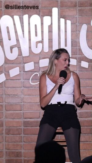 Sill Esteves Instagram - Você me conhece? 
De onde? 

#humor #sillesteves #standupcomedy