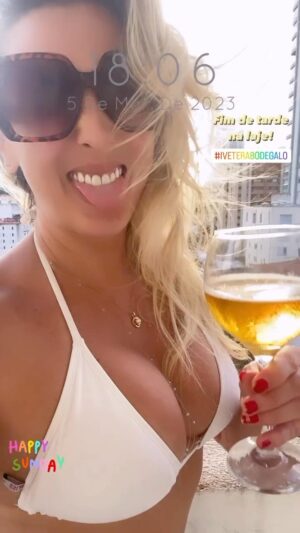 Sill Esteves Instagram - Como você é no seu dia a dia? 

Vem pros meus estories… 

#sillesteves #happyday #healthylifestyle