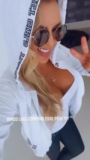 Sill Esteves Instagram - Nos estories… 

Vc acompanha meu history? Escreve aqui 👇