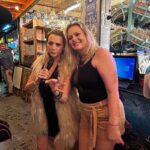 Sill Esteves Instagram - Equipe nota 1000 cobrindo o show do @leosantana e @solangealmeida. Aguardem novidades no canal da Turnit Brasil no YouTube e nas redes sociais da @sillesteves Fica técnica: Realização: @turnitbrasil Assessoria artística e imprensa: @vitordiasvalle @leandro_caleguer Apresentação: @sillesteves Audiovisual: @lindbergaudiovisual @jorge.eorendjian @japatvmaker Agradecimento especial ao @ctnsp @gabzcabral @christiane_ctn pelo carinho de sempre ❤️ Ah, e não se esqueçam de baixar o app do @clubectnsp para conferir todas as vantagens ❤️❤️ #ctn #turnitbrasil #sillesteves #clubectn #leosantana #solangealmeida CTN - Centro de Tradições Nordestinas