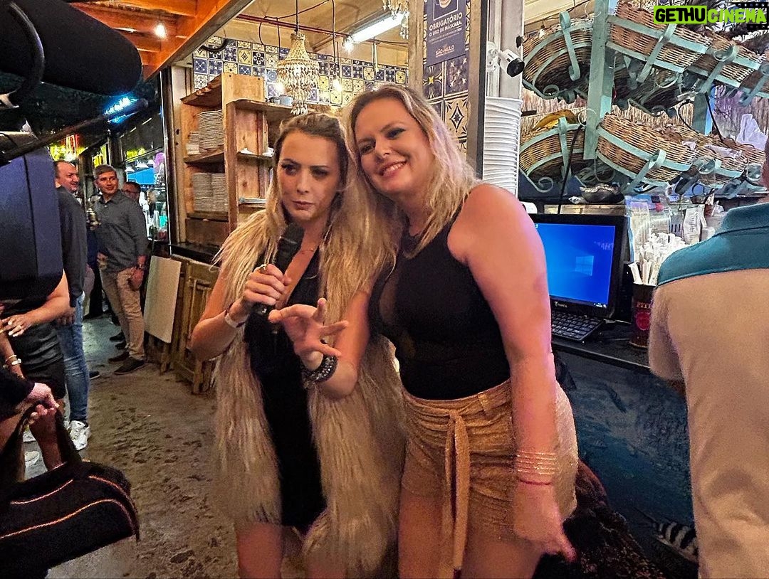 Sill Esteves Instagram - Equipe nota 1000 cobrindo o show do @leosantana e @solangealmeida. Aguardem novidades no canal da Turnit Brasil no YouTube e nas redes sociais da @sillesteves Fica técnica: Realização: @turnitbrasil Assessoria artística e imprensa: @vitordiasvalle @leandro_caleguer Apresentação: @sillesteves Audiovisual: @lindbergaudiovisual @jorge.eorendjian @japatvmaker Agradecimento especial ao @ctnsp @gabzcabral @christiane_ctn pelo carinho de sempre ❤️ Ah, e não se esqueçam de baixar o app do @clubectnsp para conferir todas as vantagens ❤️❤️ #ctn #turnitbrasil #sillesteves #clubectn #leosantana #solangealmeida CTN - Centro de Tradições Nordestinas