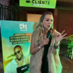 Sill Esteves Instagram - Equipe nota 1000 cobrindo o show do @leosantana e @solangealmeida. Aguardem novidades no canal da Turnit Brasil no YouTube e nas redes sociais da @sillesteves Fica técnica: Realização: @turnitbrasil Assessoria artística e imprensa: @vitordiasvalle @leandro_caleguer Apresentação: @sillesteves Audiovisual: @lindbergaudiovisual @jorge.eorendjian @japatvmaker Agradecimento especial ao @ctnsp @gabzcabral @christiane_ctn pelo carinho de sempre ❤️ Ah, e não se esqueçam de baixar o app do @clubectnsp para conferir todas as vantagens ❤️❤️ #ctn #turnitbrasil #sillesteves #clubectn #leosantana #solangealmeida CTN - Centro de Tradições Nordestinas