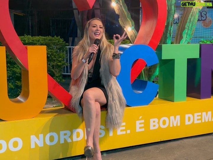 Sill Esteves Instagram - Equipe nota 1000 cobrindo o show do @leosantana e @solangealmeida. Aguardem novidades no canal da Turnit Brasil no YouTube e nas redes sociais da @sillesteves Fica técnica: Realização: @turnitbrasil Assessoria artística e imprensa: @vitordiasvalle @leandro_caleguer Apresentação: @sillesteves Audiovisual: @lindbergaudiovisual @jorge.eorendjian @japatvmaker Agradecimento especial ao @ctnsp @gabzcabral @christiane_ctn pelo carinho de sempre ❤️ Ah, e não se esqueçam de baixar o app do @clubectnsp para conferir todas as vantagens ❤️❤️ #ctn #turnitbrasil #sillesteves #clubectn #leosantana #solangealmeida CTN - Centro de Tradições Nordestinas