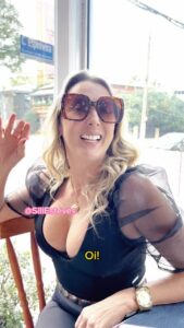 Sill Esteves Instagram - Espanhola! Kkkk piadas à parte, comente aqui qual sua descendência! Imagens: @turnitbrasil #sillesteves #humor #comedia