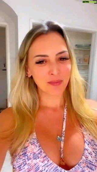 Sill Esteves Instagram - O pergunte a Zanete orgulhosamente recebe a Hebe Camargo do YouTube @sillesteves , a diva das divas, uma das maiores comediantes e atrizes do Brasil! Até a Zanete ficou sem ar! #sillesteves #nelsoncneto #fyp #humor #pergunteazanete