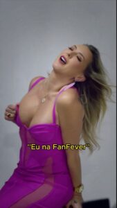Sill Esteves Instagram - Faturar vendendo conteúdo? Sim é possível! Chega de mandar foto e vídeo pro crush de graça… bota o paço na @fanfeverbr e lucre muito. Eleve a temperatura com seus seguidores… pra todos os gostos e tamanhos!