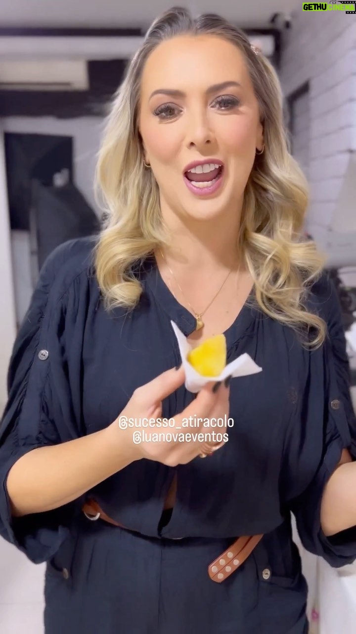 Sill Esteves Instagram - Ontem foi dia de gravações do podcast @sucesso_atiracolo da nossa querida @sillesteves aqui no @estudioturnit , com buffet incrível para os convidados feitos pela @luanovaeventos , a melhor de SP ❤️. #luanovaeventos #sucessoatiracolo #estudioturnit #podcast Rua Duarte de Azevedo, 284 - Metro Santana - SP