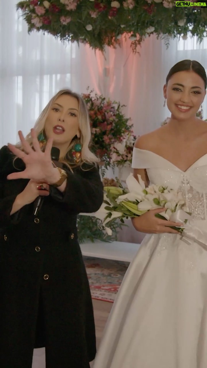 Sill Esteves Instagram - A Mostra de Noivas e Debutantes foi um sucesso absoluto! Contamos com a participação de diversos fornecedores renomados, que apresentaram suas melhores opções para quem está planejando uma festa de casamento ou debutante. Foi uma verdadeira imersão no mundo dos eventos, com tudo o que há de mais atual e sofisticado no mercado. Agradecemos imensamente a presença de todos os participantes, que contribuíram para o sucesso desse evento. Também queremos expressar nossa gratidão ao Zeca Lima, que abrilhantou nosso evento com seu talento incomparável! Se você também sonha com um casamento ou uma festa de debutante perfeita, venha nos visitar e conheça todas as possibilidades que o Monet tem a oferecer. WhatsApp (19) 99981-5091 Direção, roteiro e imagens @turnitproducoes #mostradenoivasedebutantes #noiva #debutante #monetvalinhos #buffetvalinhos Monet Eventos