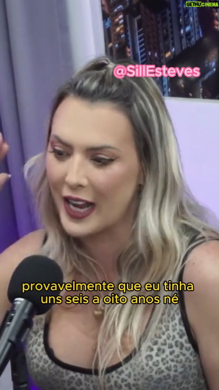 Sill Esteves Instagram - É muito importante se consultar com profissionais que realmente exercem com excelência seu ofício! Eu quando criança, sem muitos recursos financeiros e o mais agravante sem muita informação, me submeti a essa extração dentária, na qual eu nem me lembrava, foi descoberta pelo @diogovilela.odontojoy há 1 mês mais ou menos. Depois de ser submetida à diversos exames realizados na @odontojoy. E agora sigo no tratamento pra melhorar as fortes dores que sinto. Fiquei horrorizada com a descoberta, porém hoje, na vida adulta tenho o privilégio de seguir um tratamento para buscar sanar essa dor que agravou ao decorrer dos anos. E você? Tem alguma história relacionada à saúde que você só descobriu na vida adulta e que quando criança não foi identificada? #odonto #sillesteves #sat #podcast #saudemental