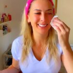 Sill Esteves Instagram - Marca sua amiga ou seu amigo cara de pau e não fala nada hahahahahahaha Como é você na vida? #humor #comedia #sillesteves #meme