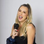 Sill Esteves Instagram - Você gosta de show de stand up comedy? Ja foi em algum show meu? E de outro humorista? Quem? Escreve aqui pra mim👇 Se liga na agenda de show! ❤️ 17/07 - 21h - Bixiga Comedy Club. 20/07 - 21h - Beverly Convida 21/07 - 20H30 - Fora de Sill 20/08 - 20h - O Riso do Ipiranga Mais detalhes nos stories, vem conferir! Ensaio Fotográfico by @leandro_caleguer @turnitbrasil #humor #standup #comedia #sillesteves