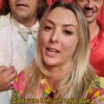 Sill Esteves Instagram - Hoje tem! Vem se divertir com a gentaaaaa! “Cada um tem o anjo que merece” então em cartaz há 10 anos! E é com muito orgulho que eu divido o palco com esses dois amigos talentosos @pfabrini e @eidouglasbrito direção incrível de @maximilianareis iluminação e sonoplastia de @nelsonebelt e produção de #MarcioGarcia produções! Sábados as 19h @teatrobibiferreiraoficial Te espero lá (depois do espetáculo espera um pouquinho pra genta tirar foro e bate um papo?) Ingressos à venda no link nos Stories, vem! Amo vocês genta! #teatro #teatroSP #humor #comedia #comediaRomantica #sillesteves
