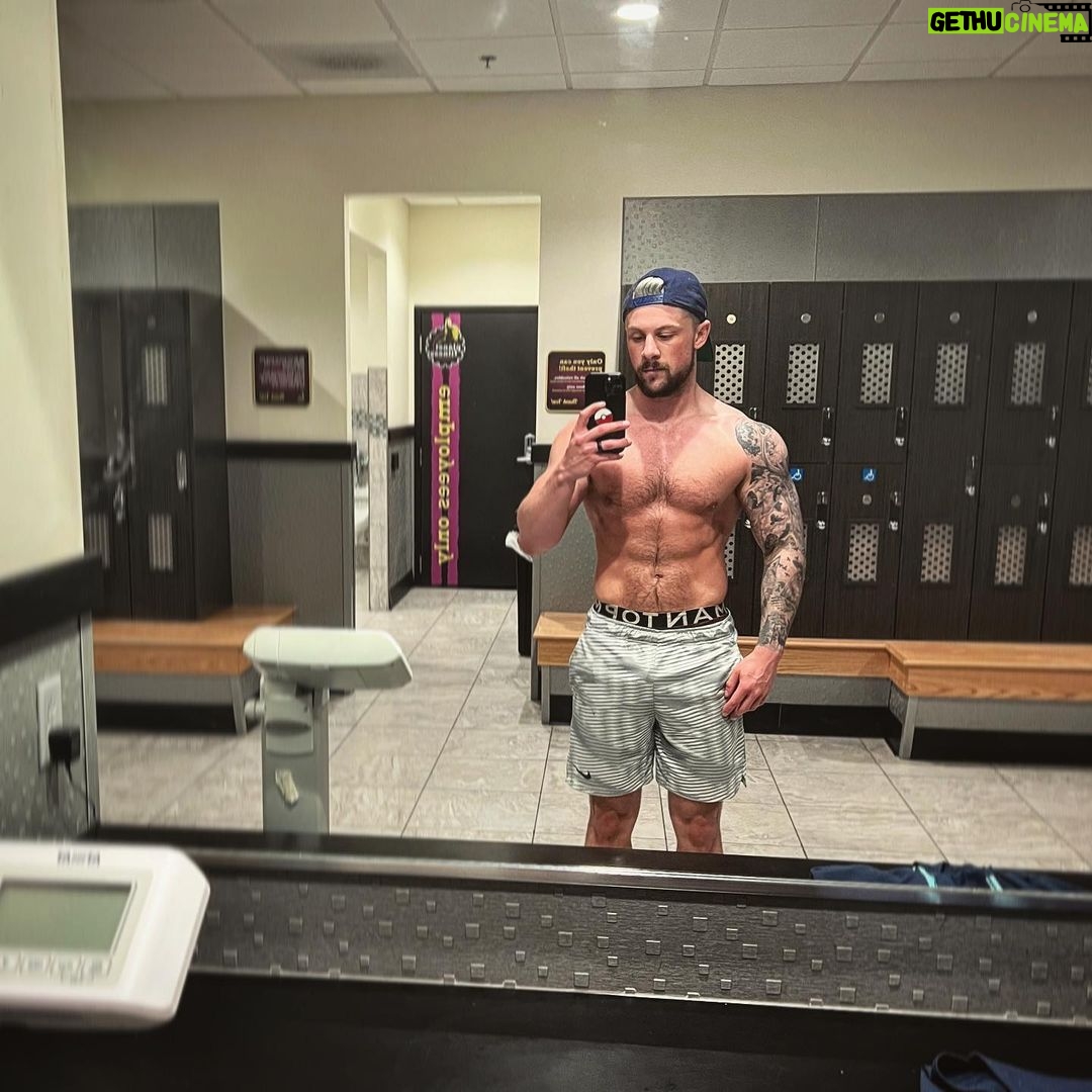 Simon Kippen - 2.8K Likes - Shoulder is stronger than ever, the chip upon it however, now that is bigger than ever. Anger, powerful stuff. #UnderRated
