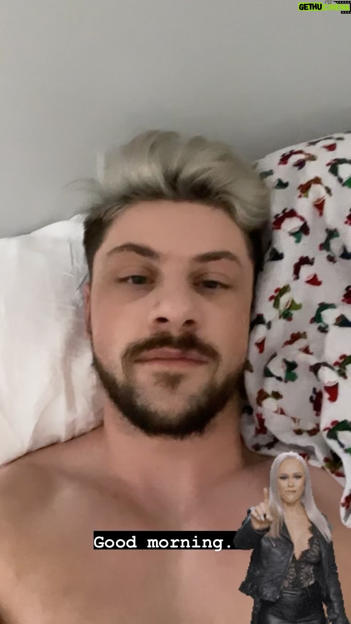 Simon Kippen - 2K Likes - Waking up with @the_penelopeford