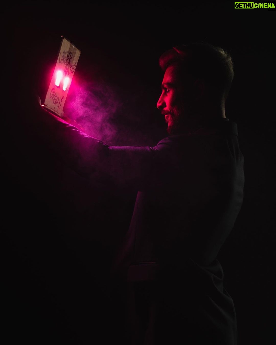 Simon Kippen - 2.1K Likes - I am a world before I am a man. #AEW
.
📸 @speedy.photo