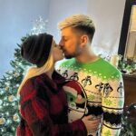 Simon Kippen Instagram - So thankful we managed to make it back to the UK for the holidays after 2 years away. Merry Christmas from mine, to yours ❤️🎄 #family #christmas #england