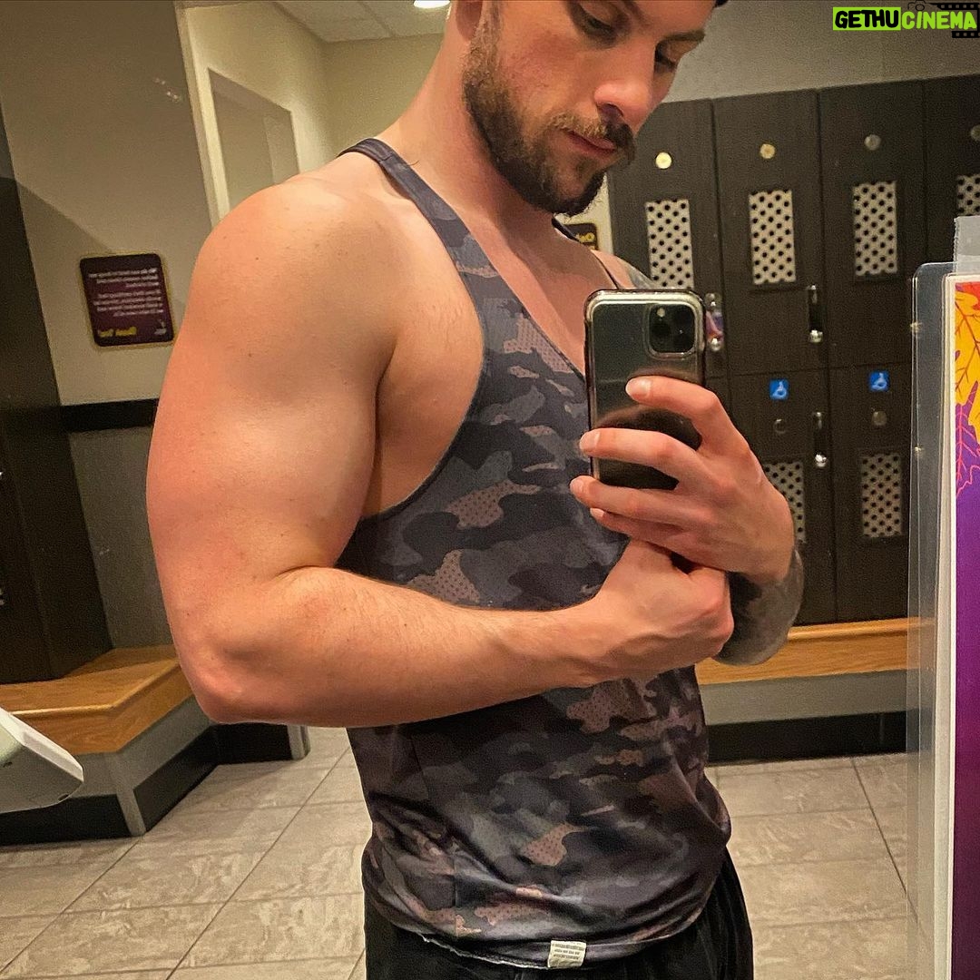 Simon Kippen - 2.3K Likes - Return of the Mac…
.
Still a long way to go but day by day, a little stronger. Super pumped with the progress so far. 👊🏻
.
.
#recovery #shoulder #surgery #workout #work