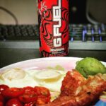 Simon Kippen Instagram - When she knows the breakfast of Champions! @gfuelenergy code SUPERBAD for 30% off right now! #gamer #underrated #breakfast #think #foodporn #food