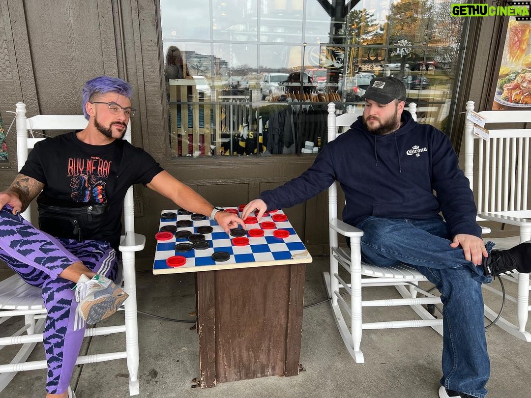 Simon Kippen - 2.7K Likes - It took us a few years of flirtatious gaming, but finally met up with @jordanroriepayton. Now the universe is at balance. 🌍