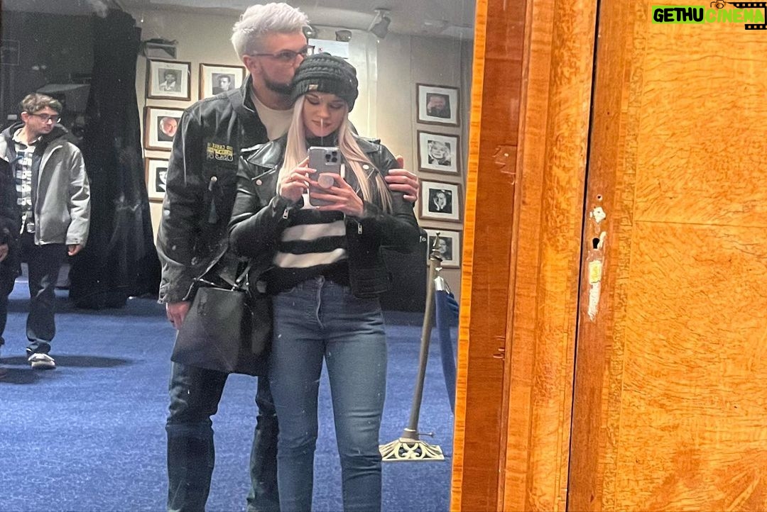 Simon Kippen - 3.6K Likes - Congratulations on putting up with me for yet another year. My forever Valentine. Happy #ValentinesDay Olive, I love you 3000 ❤️🌹