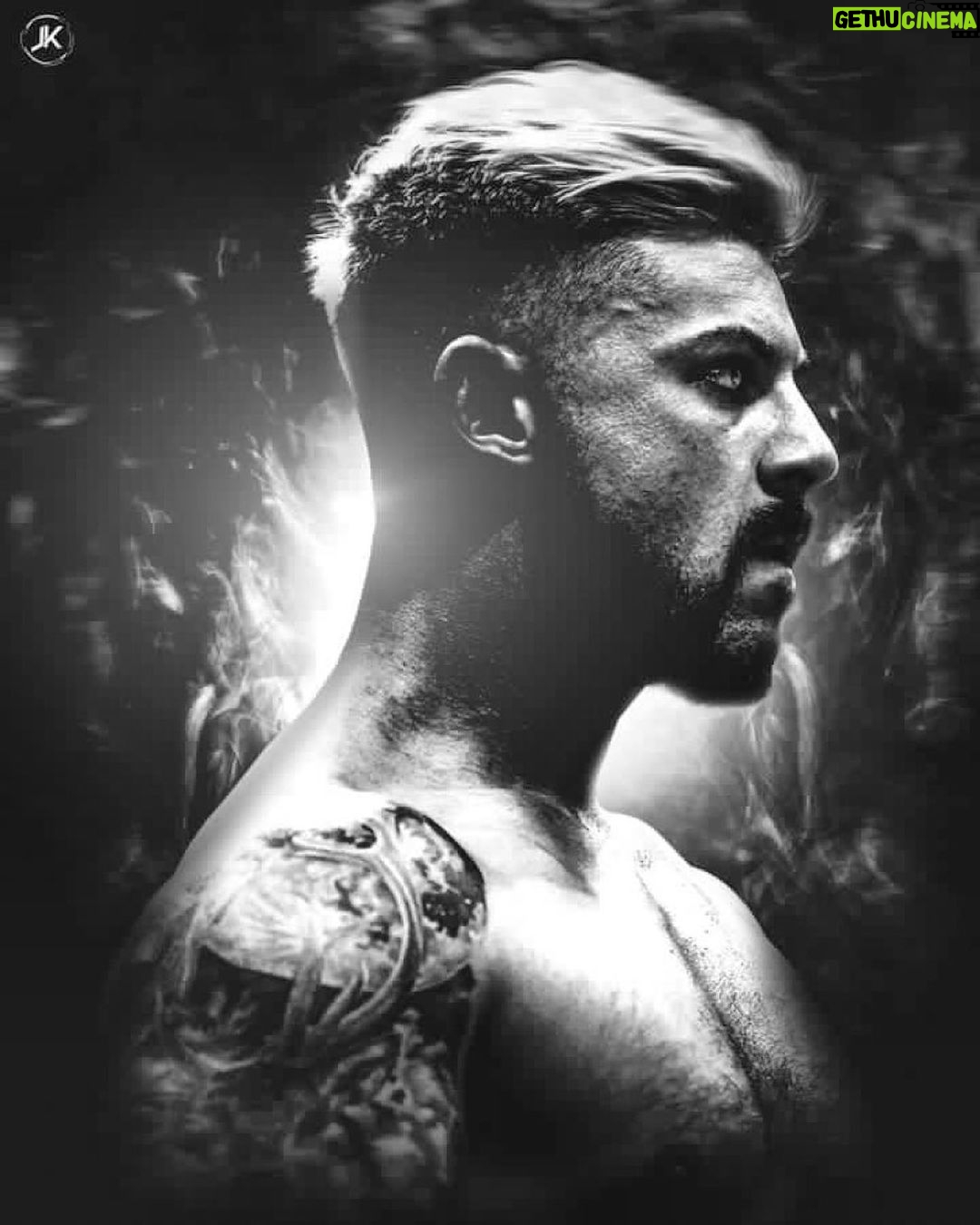 Simon Kippen Instagram - Sickening thoughts are running through my head, that’s when I realize I’m glad I’m not dead. #EmbraceTheChange