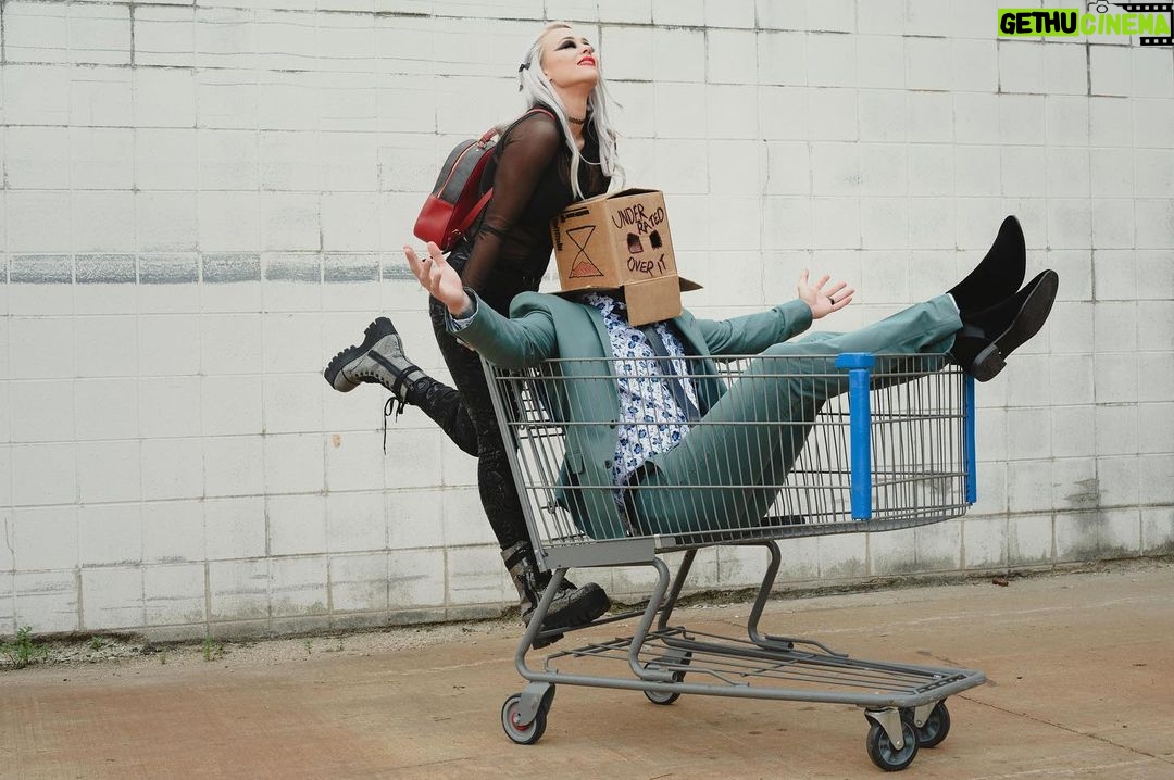 Simon Kippen - 3K Likes - What a bargain indeed. #EmbraceTheChange @the_penelopeford
@brainbuster_ #aew