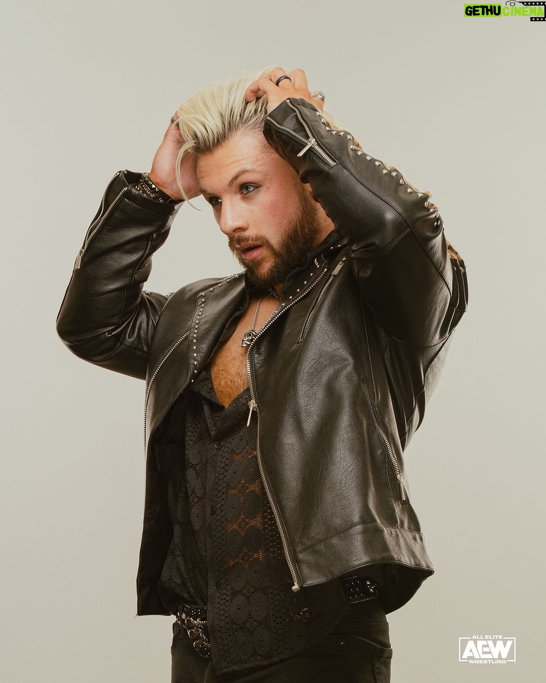 Simon Kippen Instagram - Went to Virginia for #aewcollision, was told I looked too good for the show! But you should watch it at 8pm on @tbsnetwork 😘 #Superbad #Suckable
