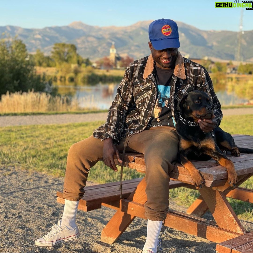 Sinqua Walls - 42.8K Likes - SomeWhere In Montana!! W/Yung Nino đĽ đĽđđ¤