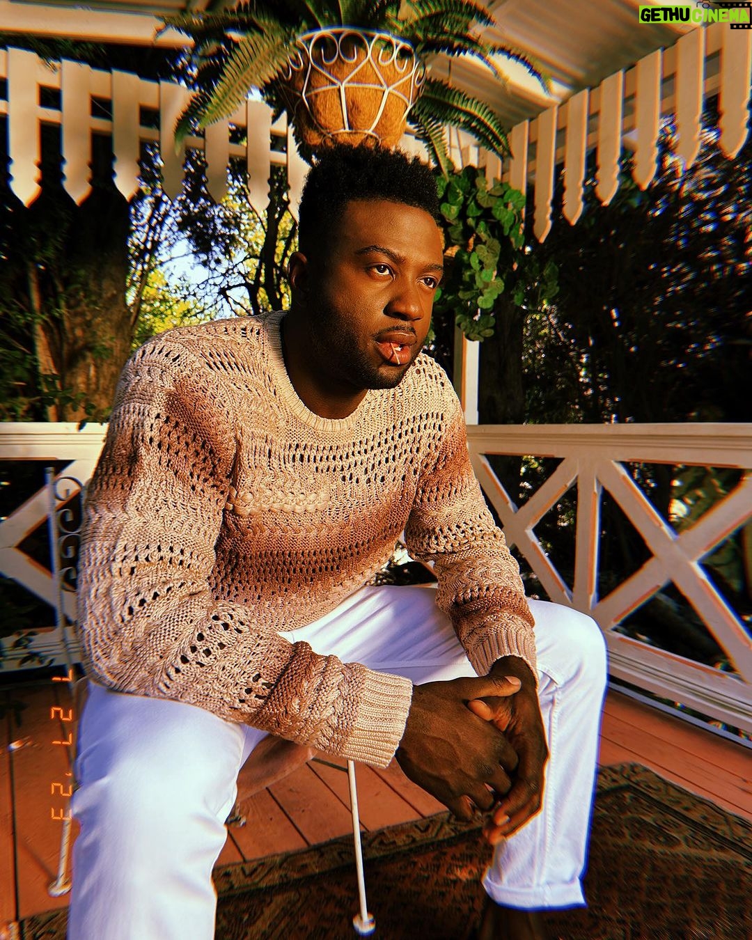Sinqua Walls - 8K Likes - BTS: SCHĂśN
Me & This Lady been on the road this year. From City to city and Set to Set!! My homie, confidant, and friend. W/out you there would be no my SKIN poppin đ. I couldnât make a BTS post with out highlighting my ACE. Happy Belated Birthday to âThe Peoples Champâ @ninjaaaaaa â¨â¨đđż