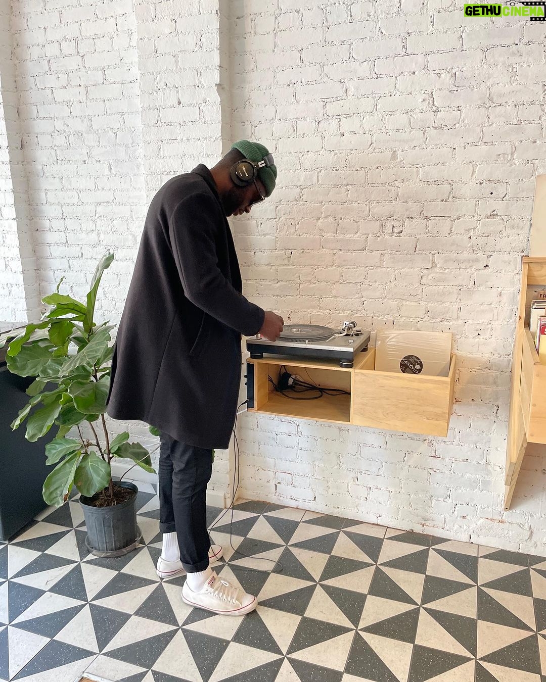 Sinqua Walls - 10.8K Likes - Spending Time!! Making Time for What Matters ⨠#sagaftrastrong đŞđż