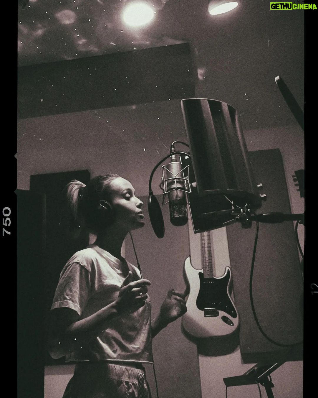 Siobhan Williams - 2.8K Likes - We're working hard to get some new tunes out for all y'all. Plz follow me on Spotify (fanlink.to/siobhan OR click in bio) to make sure you don't miss out on anything new! (And to support my music career cause follows make Spotify's algorithms not hate you).
.
.
.
#thequarry #laurakearney #SIØBHAN #newmusic
