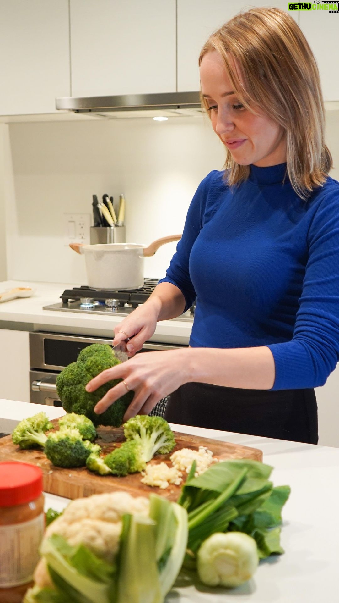 Siobhan Williams Instagram - Eating plant-based meals doesn’t require any compromise on taste! Our new ambassador – actor, singer and animal advocate - Siobhan Williams @siobhan, is here to prove it with her Thai Coconut Curry recipe 😋 Grab the full recipe via the link in bio 🔗 #EatLessMeat #Vegan #PlantBased #Veganrecipes