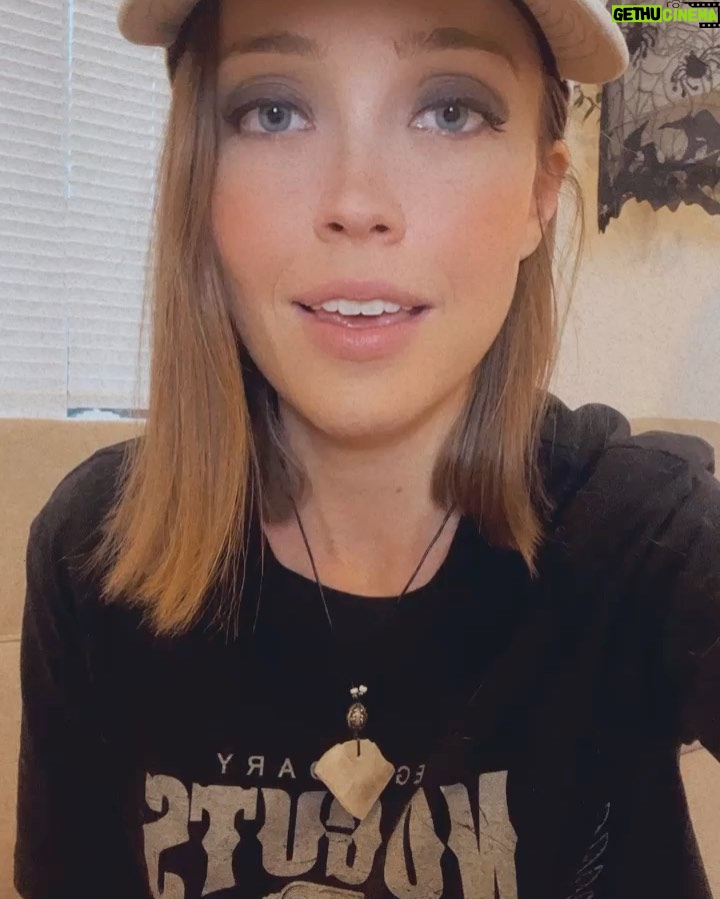 Siobhan Williams - 5K Likes - THE CHANT is out November 3rd! Ask me anything about the game in the comments below (or tag @brasstoken if you have a question for the studio). Pre-order link is in my bio. See you there ;) #thechant #horrorgame #cosmichorror #brasstoken
@thechantgame