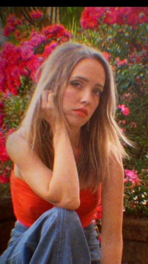 Siobhan Williams Instagram - Here's a little tidbit from track #2 on my upcoming EP. Can you guess its title? ;)
Make sure to FOLLOW ME ON SPOTIFY (link in bio or fanlink.to/siobhan) so you don't miss out. 

 #newmusic #single #release #musician #music #canadiantalent #canada #musicscene #artist #thedarknessep #musicdiscovery #MelodicPop #thequarry #deadlyclass #siobhanwilliams #lanadelrey #billieeilish #oliviarodrigo #videogames #indiepop #indiemusic