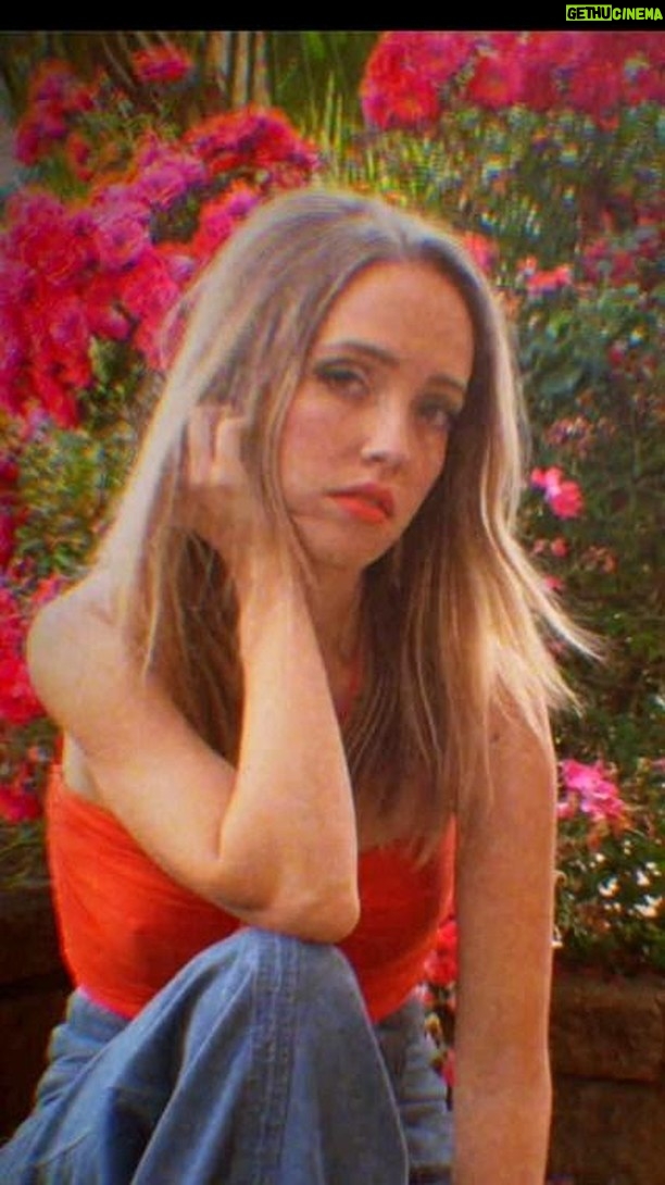 Siobhan Williams - 2.4K Likes - Here's a little tidbit from track #2 on my upcoming EP. Can you guess its title? ;)
Make sure to FOLLOW ME ON SPOTIFY (link in bio or fanlink.to/siobhan) so you don't miss out.
#newmusic #single #release #musician #music #canadiantalent #canada #musicscene #artist #thedarknessep #musicdiscovery #MelodicPop #thequarry #deadlyclass #siobhanwilliams #lanadelrey #billieeilish #oliviarodrigo #videogames #indiepop #indiemusic