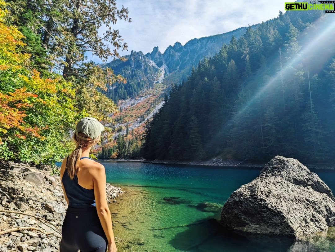 Siobhan Williams - 2K Likes - I feel so fortunate to have been able to explore more of the PNW this summer than I have in the rest of my life combined. I can't believe the endless beauty here. Fall is in the air now-- the days get shorter and the nights get cold. Do you have any end of summer/fall traditions to kiss the sun goodbye? 🍁❤️