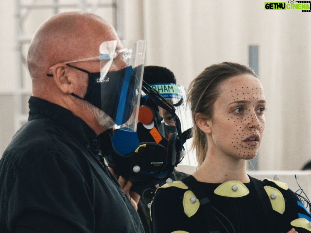 Siobhan Williams Instagram - Sneaky bts shot by @tedraimi of director/legend Will Byles and I, and Pham in the back being amazing in as usual. We're most likely staring at a TV screen showing us the environment we're about to play in in #thequarry, or looking at a flow chart of what decision leads to what and thinking about how tf to navigate that. #laurakearney #killerkearney #2k #untildawn #supermassivegames