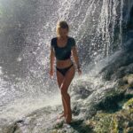 Sisse Marie Instagram – What is your biggest fear?
Mine has always been not living my life to the fullest. To waste this incarnation by living a life where my decisions are made out of fear and not love. So I’m determined to do everything that I am passionate about, which includes chasing waterfalls. π The feeling you get when you jump into the clean, cold water and let it wash over you is amazing. It feels like all the emotional gunk I carry around is washed away in a second. π¦
πΈ @alexanderbrandrup
#waterfall #naturelovers #gunk #chasingwaterfalls Salmon Creek Waterfall, Big Sur, Ca