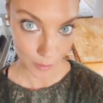 Sisse Marie Instagram - I know you are dying to know…What do I put in my morning smoothie, let me tell you... it’s easier to list what I DON’T put! 🍌🫐🍓🦹🏼🪄 But it’s for sure pure magic. #smoothie #funcky #mood #morning #mood #nmn #banana #zinzino #creatine #proteinpowder #plantbased #seeds #circle