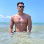 Siva Kaneswaran Instagram - Mexico. Te amo 🥰 #siva #thewanted #performer #teamo #mexico #holiday #vacation #sunburn Playa del Carmen, Quintana Roo