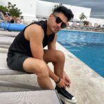 Siva Kaneswaran Instagram - He’s on holidays in Cancun, Meheee-Koh! What a beautiful country. Expect lots of holiday pics this week 😬 #siva #thewanted #boyband #artist #mexico #holiday #sunshine🌞 #labamba #musical Cancún