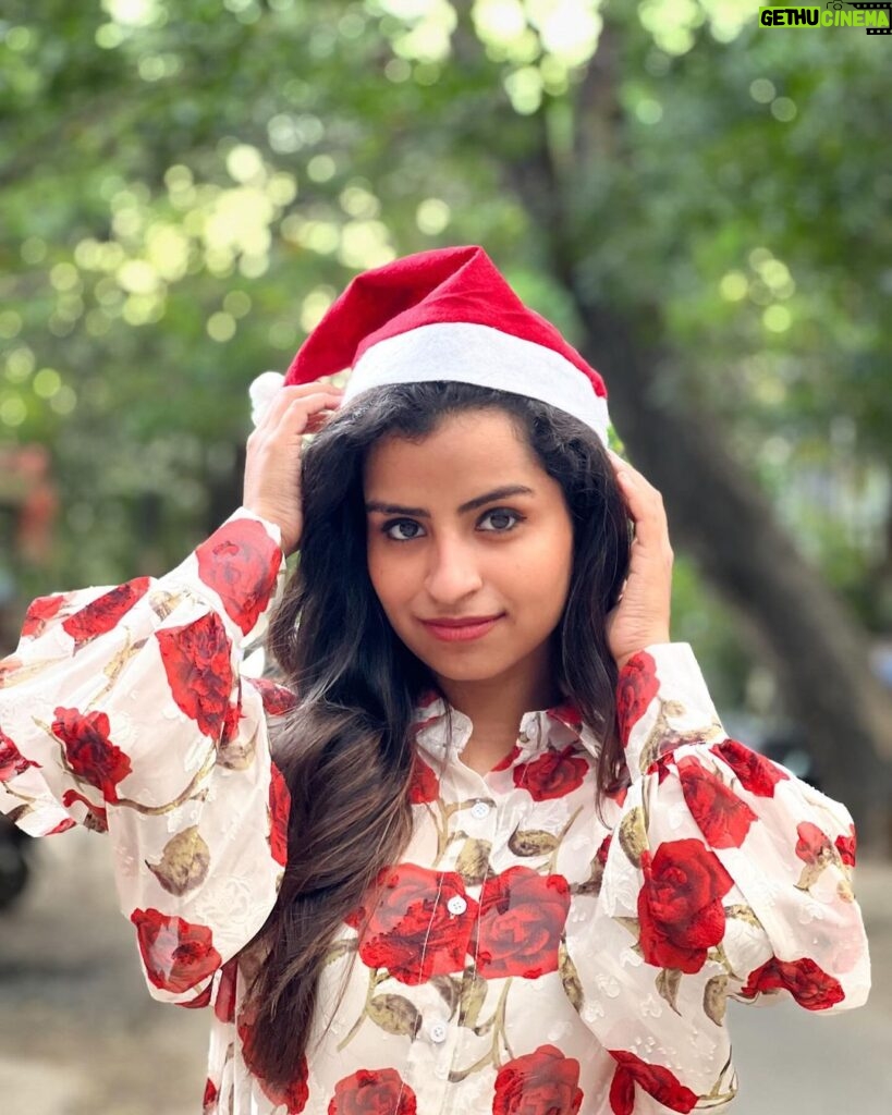 Sivaangi Krishnakumar Instagram - Merry Christmas ♥️🎄🎄🤶 PC @vinaayak_sunder