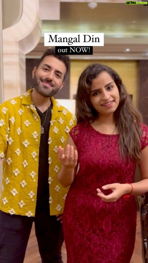 Sivaangi Krishnakumar Instagram - Mangal Din by @sivaangi.krish & @abbyvofficial out NOW! 😍 This song has been so special for us and we’re so glad we’re finally able to share the music video with you all! Check it out on @sufiscore’s channel (link in bio). Composed beautifully by @rickykej and lyrics by Jyoti Venkatraman! Video by @rajesh.chaddha 😍 Shot this at @itcgrandchola’s beauuutiful presidential suite! . . . #mangaldin #mangal #din #sivaangi #sufiscore #rickykej #aarambh #aarambhalbum #independentmusic #hindustani #hindustaniclassical #indianclassical #indianclassicalmusic #sivaangikrish #sivaangikrishnakumar #abbyv #abby #sivaangiandabby #sivangi #sivangik #sivaangik #binnikrishnakumar #cookuwithcomali #cookwithcomali #vijaytv #shivangi
