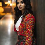 Sivaangi Krishnakumar Instagram - The last picture says “Is that Pineapple Pizza?”🍕 Picture @mah1sh Outfit @savinidii_official Styled @paviiiee_08 Makeup by Yours truly😌♥️